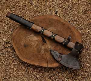 ขวานไวกิ้งคุณภาพสูงขายดี ผลิตด้วยมือ ด้ามไม้ เหล็กกล้าคาร์บอนสูง ใบมีดแบนกว้าง ลายสลัก - Product Image 5