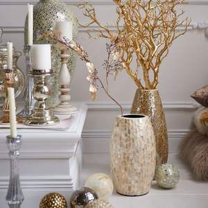 Magnífico Florero Moderno de Aluminio con Acabado Transparente para Arreglos Florales Impresionantes y un Toque Artístico - Product Image 1