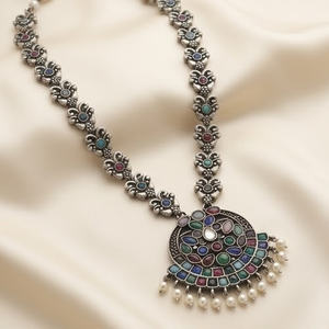 Collar DIVYORO con Colgante Circular de Piedras Preciosas Multicolores en Plata Oxidada, Ajustable, Tradicional para Mujer - Product Image 1