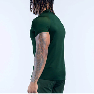 T-shirt de sport pour homme, manches courtes, personnalisable avec logo, en tissu extensible léger et respirant, pour entraînement et fitness. - Product Image 4
