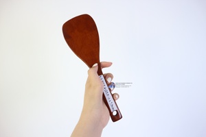 Cuillère en bois naturel sculptée à la main, forme feuille de poisson, fabriquée au Vietnam, outil manuel de nettoyage d'aquarium - Product Image 2