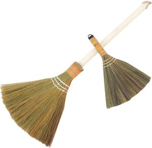 ZY1720 Balai en fibres de palmier naturelles marron, vente en gros, très demandé, manche en bambou de 120 cm, pour usage domestique - Product Image 1