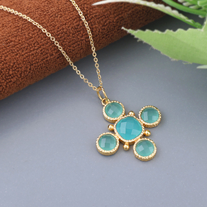 Collar con Colgante de Calcedonia Aqua Vintage Católico Inspirado en la Fe, Motivo de Cruz, Latón Sólido Texturizado, Chapado en Oro, Ajustable, a la Moda - Product Image 2