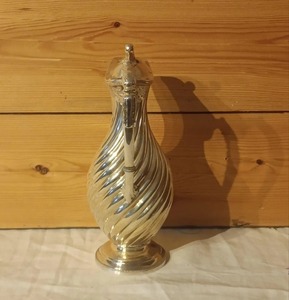 Premium Lavish Silver Pitcher With <b>Secure</b> Clip Lid Stylish Jug Ideal For Beverages Special Occasions Serving And Gifting - Product Image 2