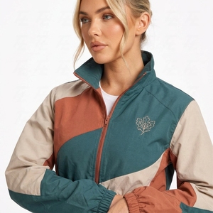 Ensemble de survêtement coupe-vent pour femmes, idéal pour la course et l'entraînement, avec logo personnalisé, vêtements de sport légers, fabricant - Product Image 3