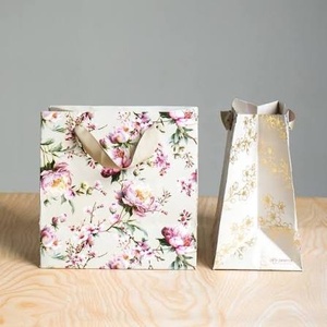 <b>Floral</b> Specialty Paper Gift <b>Box</b> Flat Handles Offset Printed European Style Favor <b>Box</b> for Wedding Party Chocolate Candy Packaging - Product Image 1