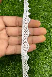 Encaje de algodón importado con acabado impecable y calidad de tela duradera para marcas de moda. - Product Image 2