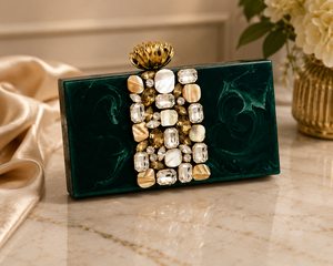 Pochette rectangulaire en résine marbrée verte avec embellissement en strass et perles, sac à main de soirée glamour fait main - Product Image 2