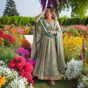 Vestido estilo Anarkali de seda de diseñador Fandy con dupatta y pantalón - Product Image 2