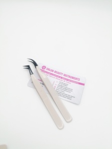 Precision Stainless Steel Beige Eyelash Tweezers With Fine Black Plasma Tips Custom Logo Curved Volume Fiber Tip Lash Tweezers - Product Image 4