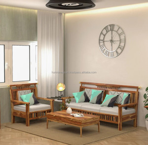 Canapé en bois élégant avec coussins parfait pour les espaces contemporains recherchant une sensation minimaliste et relaxante - Product Image 1