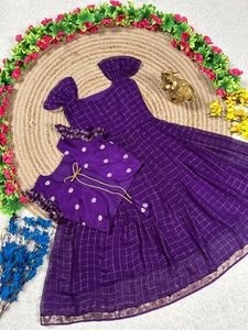 Colección de Bodas, Últimos Diseños Tradicionales Indios Modernos, Lehenga Choli de Brocado para Niños, Disponible a Precio de Mayoreo desde India - Product Image 4