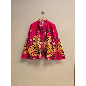 Veste rose brodée à motif tigre, col mandarin, vêtements de printemps pour femmes, design fait main, manches longues, coupe régulière - Product Image 2