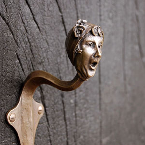 Crochet mural en laiton de style vintage avec motif artistique de visage de femme, support mural décoratif pour clés, sacs, serviettes et décoration murale intérieure - Product Image 1