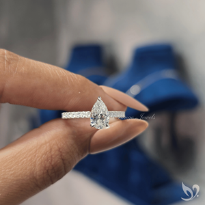 Bague de fiançailles en or blanc 10K avec diamant de laboratoire en forme de goutte de larme 1 carat, sertie pavé style cathédrale, certifiée IGI, bague de mariée de luxe - Product Image 4
