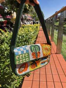 กระเป๋าผ้าฝ้ายปักลายดอกไม้ทรงสี่เหลี่ยม งานฝีมือเย็บปักถักร้อย - Product Image 2