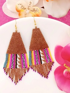 Boucles d'oreilles perlées prêtes à la vente, de qualité supérieure, couleur unie, pour usage professionnel en gros, fabrication sur mesure - Product Image 4