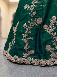 Conjunto de Lehenga Choli de Seda Verde Esmeralda con Bordado Dorado y Dupatta de Tela para Bodas y Fiestas, Traje Tradicional Indio Largo hasta el Suelo para Mujer - Product Image 2
