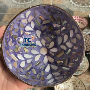 Oferta Especial: Cuencos Ecológicos de Cáscara de Coco Pulida, Sostenibles, Hechos a Mano en Vietnam, con Diseño de Pétalos de Orquídea Púrpura, Premium - Product Image 1