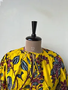 Robe midi bohème jaune à fleurs pour femmes, imprimée à la main, avec col noué et manches bouffantes, robe décontractée d'été - Product Image 3