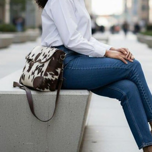 Sacs à main en cuir de vachette faits main en gros, sacs bandoulière en cuir à poils, fournisseur OEM, personnalisation de la marque, sacs d'exportation à prix abordable - Product Image 4