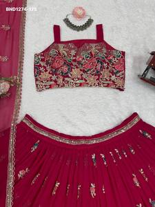 Conjunto de Lehenga de Diseño en Georgette Sintética Pesada con Lentejuelas y Cordones, Adorno Floral, Color Rosa Oscuro, Moda Femenina - Product Image 5