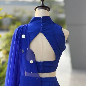 ชุดเลเฮนกาโชลีผ้าฝ้ายสีน้ำเงินปักลายกระจกสำหรับงานนวราตรี พร้อมผ้าคลุมไหล่จอร์เจตต์ ตัดเย็บสำเร็จ ราคาขายส่งโดยรอยัล เอ็กซ์พอร์ตส์ - Product Image 6