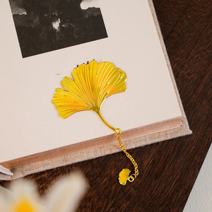 Wholesale High Quality Decorative genuine leather <b>bookmark</b> with maple leaf design for journals and planners in reasonable price - Product Image 2