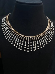 Magnifique collier ras du cou en or massif 18 carats plaqué rhodium avec diamants naturels ronds taille brillant de 5,73 carats certifiés IGI - Product Image 5