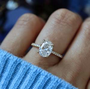 Bague de fiançailles en moissanite taille ovale en argent sterling plaqué rhodium, idéale pour les mariages, les anniversaires et les fêtes - Product Image 4