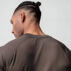 T-shirt de sport marron respirant à séchage rapide pour homme, idéal pour la gym et l'entraînement, décontracté à manches courtes, vêtement de sport personnalisable avec logo, vente en gros - Product Image 4
