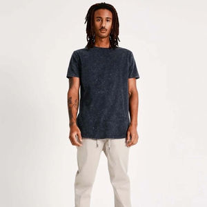 เสื้อยืดโอเวอร์ไซส์ทรงหลวมสไตล์วินเทจ ย้อมสีแบบแอซิดวอช สำหรับผู้ชาย วัสดุคุณภาพพรีเมียม ผ้าฝ้าย 100%  เรียบง่าย สวมใส่สบาย ขายดีอันดับต้นๆ - Product Image 3