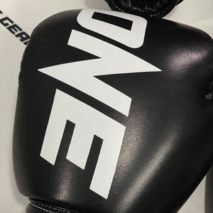 ถุงมือชกมวยไทย Fairtex One สีดำ รุ่นขายดีล่าสุด หนังแท้ สำหรับคิกบ็อกซิ่ง ฝึกซ้อม ต่อสู้ ออกกำลังกายในยิม - Product Image 2