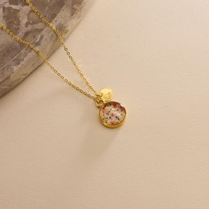 Collier personnalisé en résine époxy avec fleur de naissance, collier avec fleur du mois - Product Image 1