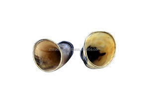 Tasse à boire Viking en corne de boeuf naturelle avec un design animal poli Tasse à bière de style médiéval pour les cadeaux et les événements - Product Image 4