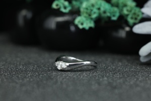 Bague de fiançailles en moissanite en forme de poire, 3 pierres, argent 925 plaqué rhodium, bague de mariage minimaliste pour femmes - Product Image 6