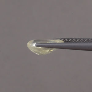 พลอยแซฟไฟร์สีเหลืองธรรมชาติทรงรีขนาด 11.5x9 มม. น้ำหนัก 5.09 กะรัต ได้รับการรับรองจาก IGI เหมาะสำหรับทำเครื่องประดับ เปลี่ยนสีได้ตามธรรมชาติ 100% - Product Image 2