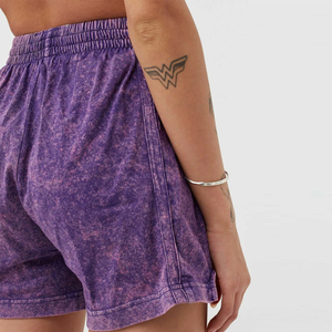 Shorts pour femmes délavés à l'acide, confortables, respirants, à contraste de couleurs, abordables, en vente, fabriqués avec les meilleurs matériaux pour l'été - Product Image 3