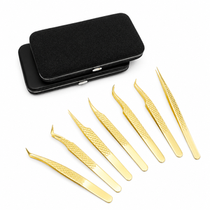 Juego de Pinzas Profesionales de Acero Inoxidable Dorado para Extensión de Pestañas, Kit de Herramientas de Precisión para Volumen e Isolación de Pestañas con Estuche de Cuero PU - Product Image 1