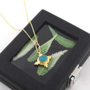 Collier pendentif en chalcédoine aqua de forme ovale pour usage quotidien, plaqué or 18 carats, avec cadre en laiton perlé, bijoux unisexes tendance - Product Image 5