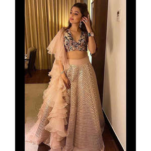 Lehenga Choli traditionnel chinois de créateur pour les fêtes, avec dupatta à volants en organza - Product Image 3