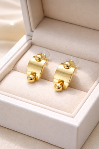 Pendientes de Gancho de Latón Chapado en Oro Hechos a Mano con Detalles de Bola Pulida, Postes de Acero Quirúrgico, Forma Semicircular para Uso Diario - Product Image 2