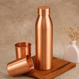 Nouvelle arrivée : Bouteille d'eau en cuivre avec 2 verres, finition attrayante, idéale pour l'intérieur - Product Image 1