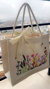 Bolso Tote con Bordado Floral y Cuentas para Mujer, con Detalles Hechos a Mano y Diseño Elegante y Moderno - Product Image 5