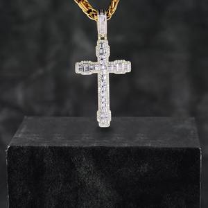 Collar con Colgante de Cruz Clásica de Oro Sólido de 14K en Oro Rosa, Blanco y Amarillo, con Diamantes Cultivados en Laboratorio con Corte Brillante, Certificados por GIA - Product Image 3