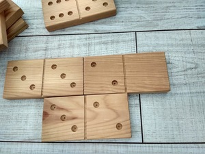 Juego de Dominó Doble Seis de Madera de Colores ILAHI, 28 Piezas, Ecológico, Tallado y Grabado, Diseño Antiguo, Caja Rectangular Alta de Madera - Product Image 5