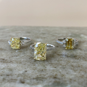 แหวนหมั้นเพชรทรงคุชชั่นสีเหลืองสดใส 7 กะรัต ได้รับการรับรองจาก IGI ชุบทอง 14K ความใส VS1 หรูหรา - Product Image 4