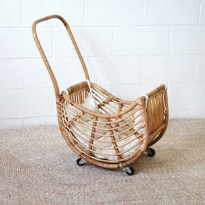 Poussette en rotin pour poupée, jouet pour bébé fille et garçon, avec roues, fabrication artisanale de haute qualité, poussette stable pour enfants, jouet pour poupées - Product Image 6