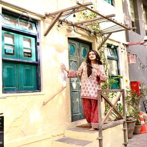 VASTRA COTTAGE Élégante Robe de Soirée Purement Naturelle avec Broderie Imprimée Numérique et Véritable Broderie Miroir, Assortie à un Palazzo Farshi - Product Image 1