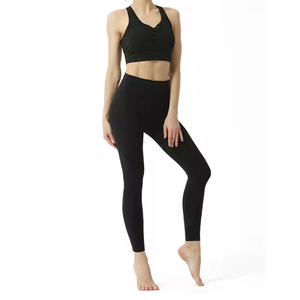 Ensemble de yoga pour femmes avec tissu extensible pour la gym, l'entraînement et les vêtements de sport quotidiens, coupe confortable pour une performance toute la journée - Product Image 3